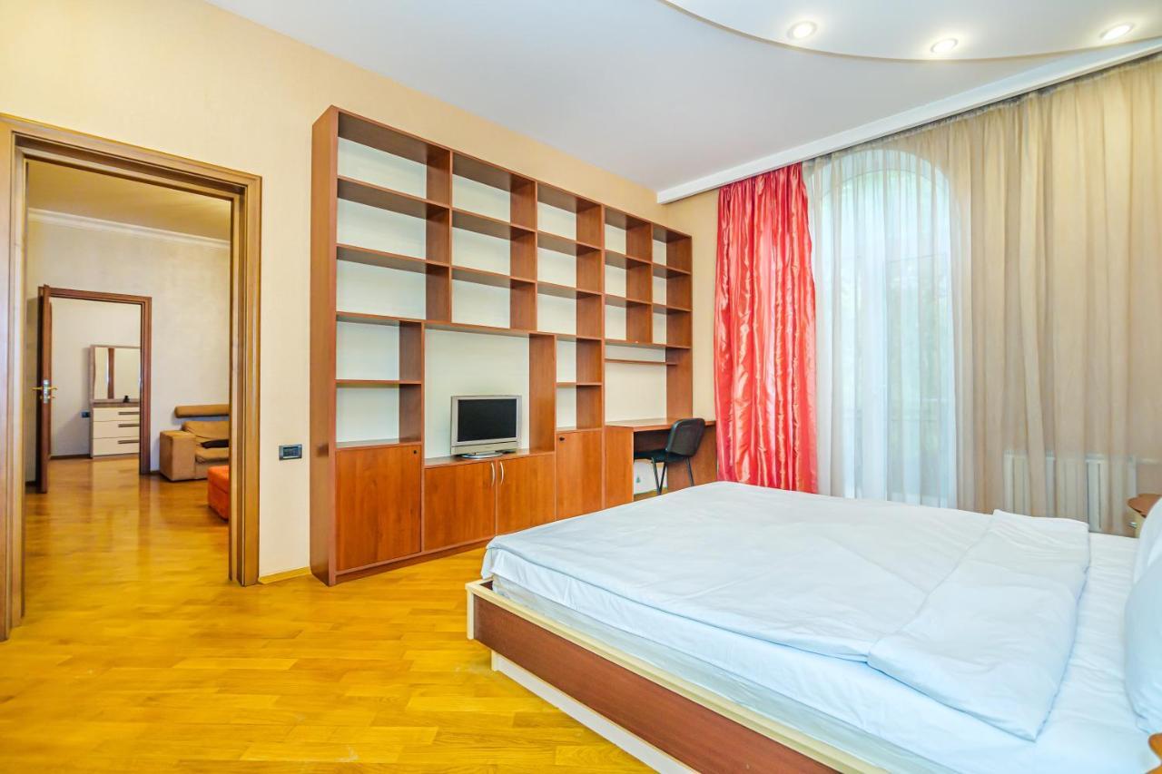 Vip Apartamen Nizami Street Apartment Baku Ngoại thất bức ảnh
